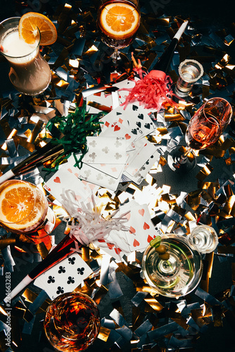 Canvas Print elevated view of playing cards, alcoholic cocktails with orange slices, whiskey