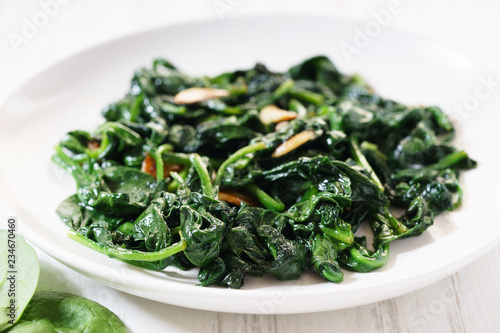 Canvas-taulu garlic sauteed spinach