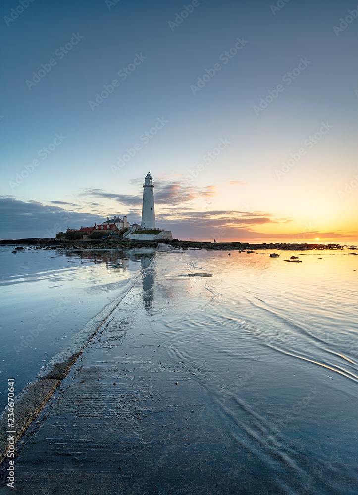 Fototapeta premium Sunrise over Whitley Bay