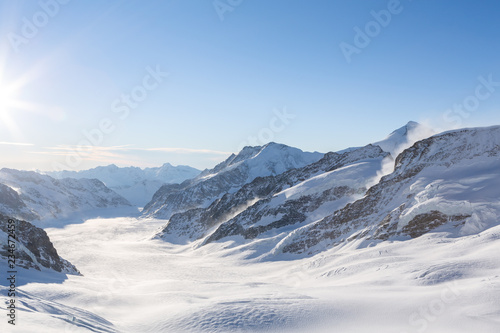 Unterwegs auf dem Jungfraujoch mit Blick auf den Aletschgletscher