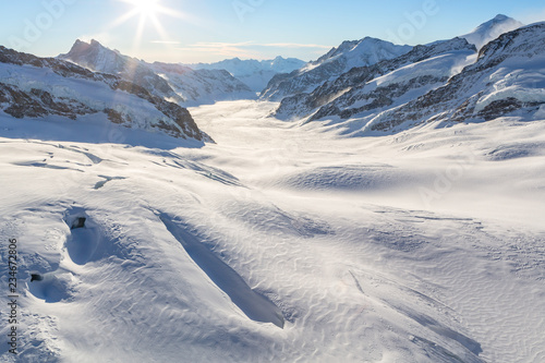 Unterwegs auf dem Jungfraujoch mit Blick auf den Aletschgletscher