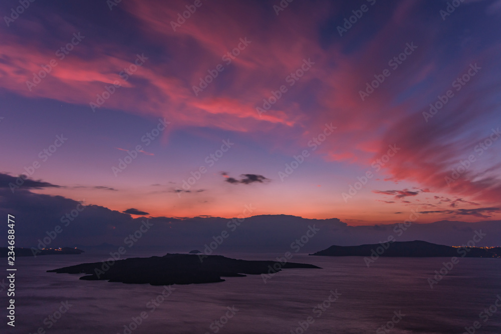 Vista panoramica sulla caldera al crepuscolo, isola di Santorini GR