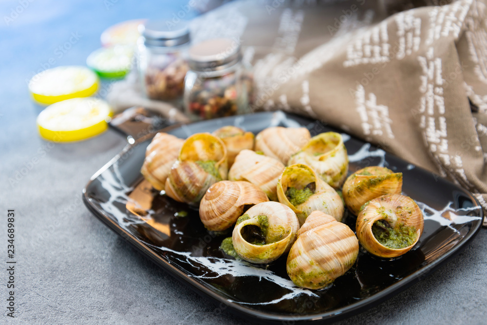 Burgundy snails Pure stuffing Butter garlic and parsley Burgundy snails Pure stuffing Butter garlic and parsley