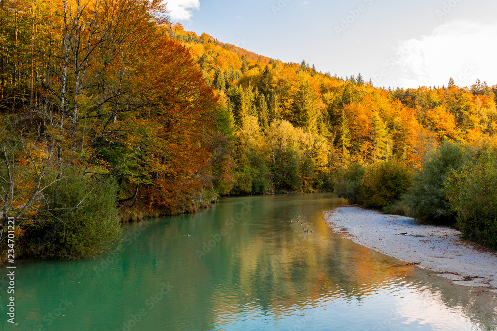 Fototapeta premium Almuferweg im Herbst