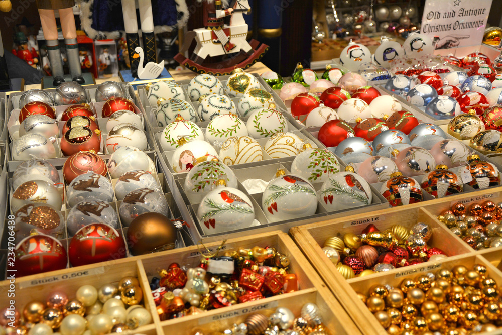 Christmas glass ornaments market