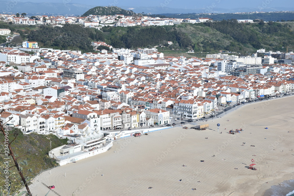 città di Nazarè, Portogallo. Spiaggia per serfisti