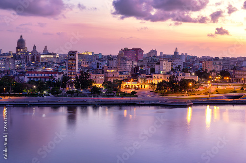 Cuba skyline at night © Luis