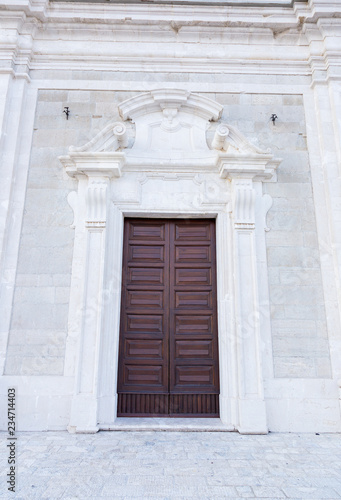 Exploring the streets and details of the small town of Capracotta