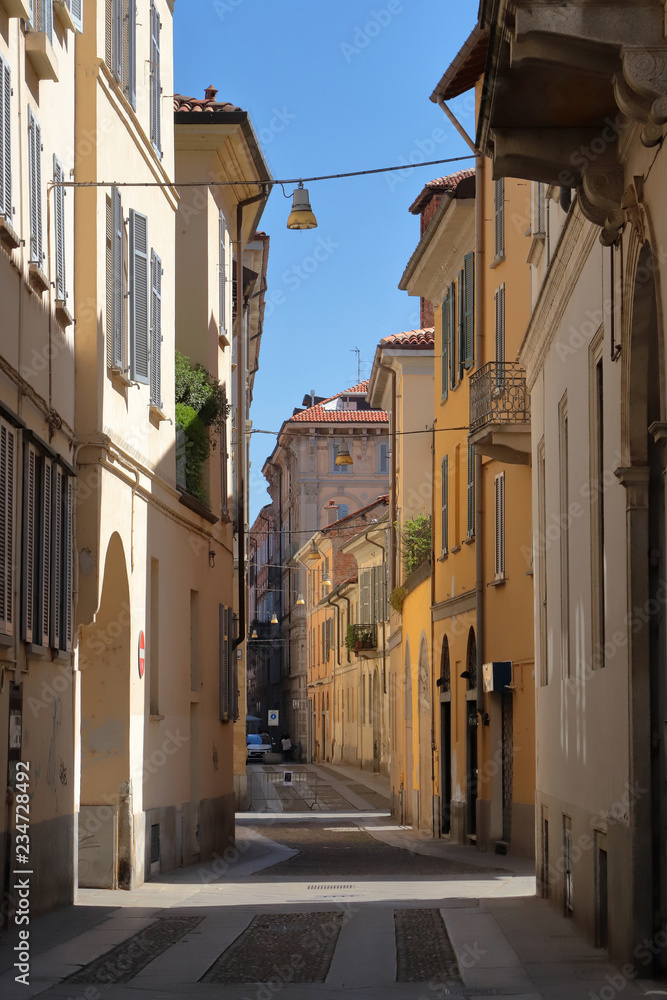 strada nella città di pavia in italia