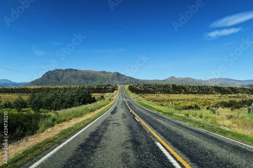 Einsame Straße in Neuseeland