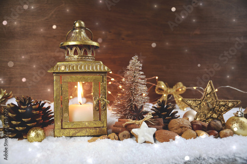 Weihnachten Dekoration Laterne Gold - Weihnachtskarte Laterne im Schnee