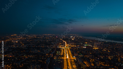 Night city central road © iuneWind