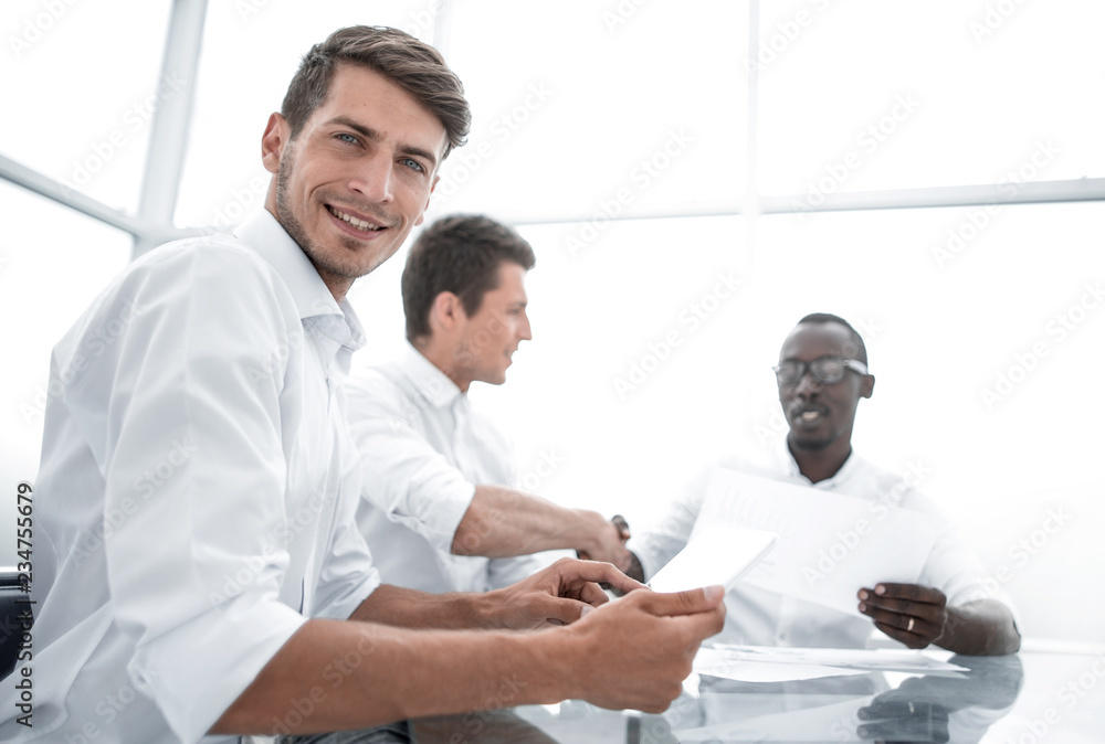 Obraz premium close up.businessman using digital tablet in office