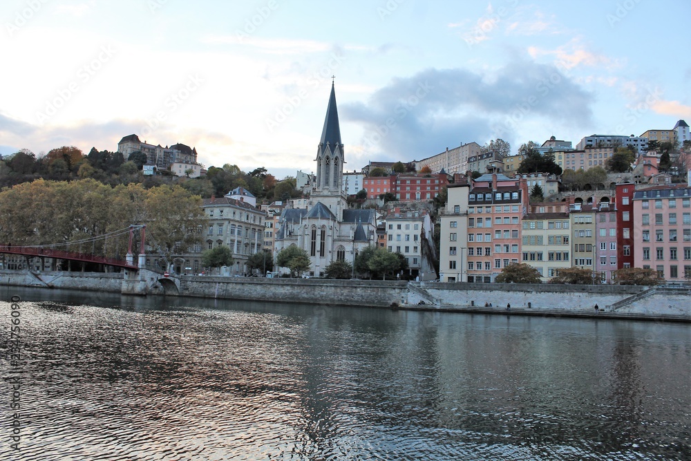 Fototapeta premium LYON - QUAIS DE SAONE