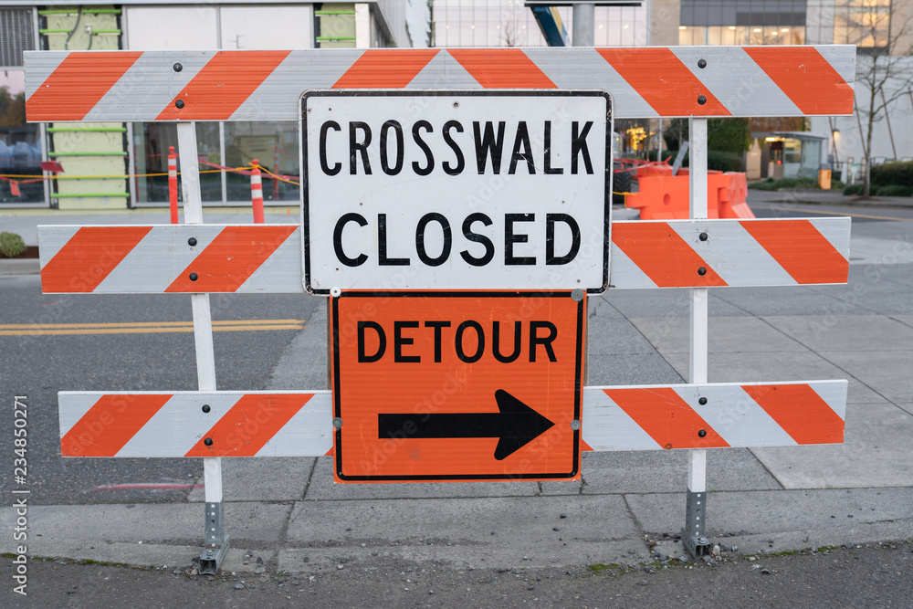 Ταπετσαρία Crosswalk closed and detour signs on the barricade blocking the intersection