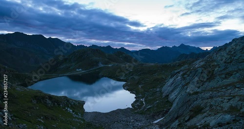 Lago Naret, time lapse dalla notte al giorno