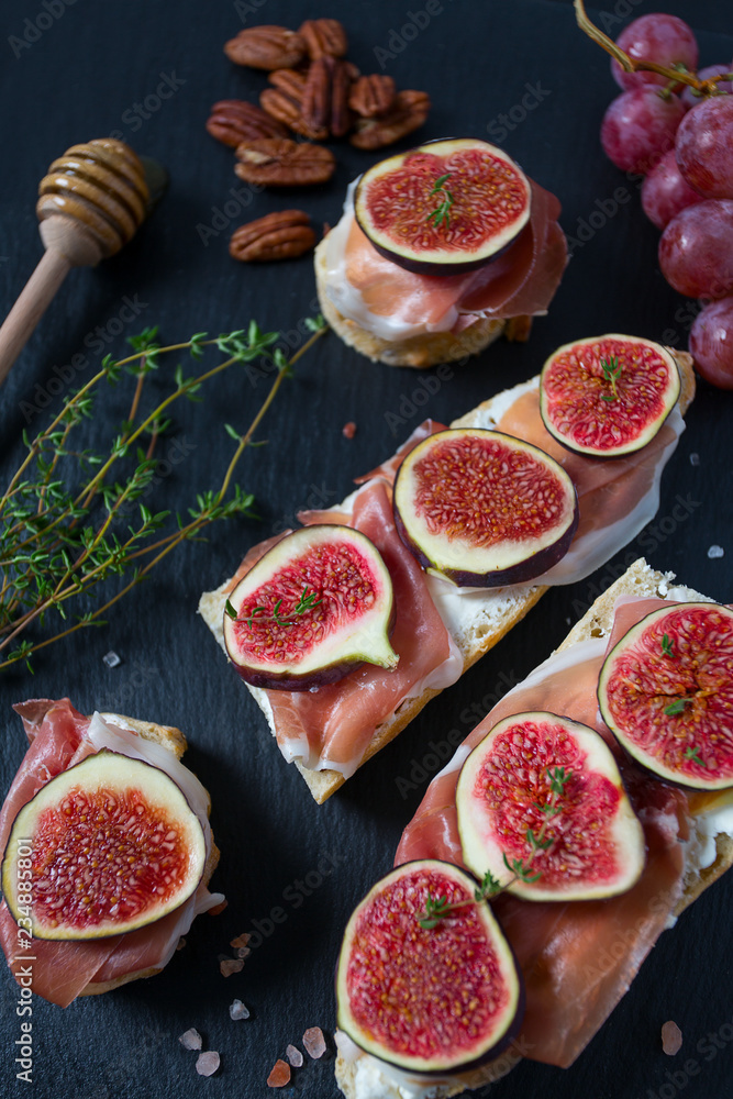whole bread with cheese, parma ham and figs whole bread with cheese, parma ham and figs