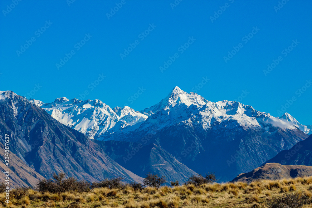 Obraz premium Mount Sunday landscape, scenic view of Mount Sunday and surroundings in Ashburton Lakes District, South Island, New Zealand