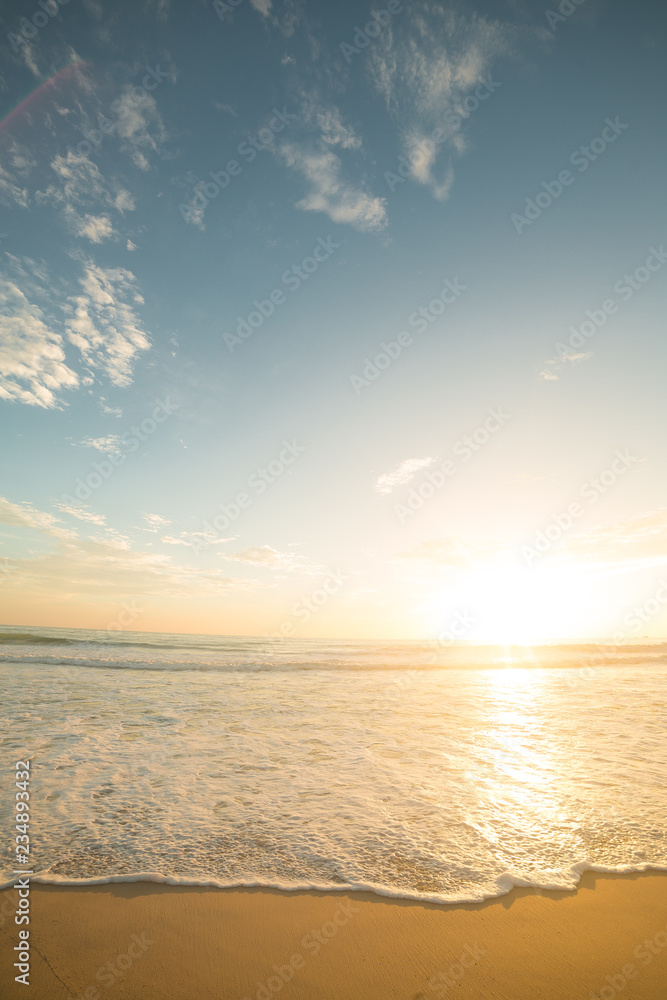 Fototapeta premium Golden hour on the beach
