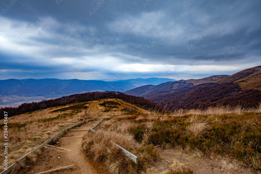 Fototapeta premium Krajobraz jesiennych szczytów Karpat.