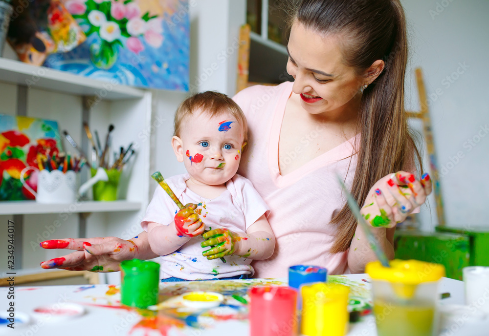 Mom and Daughter paint on canvas at the drawing school.