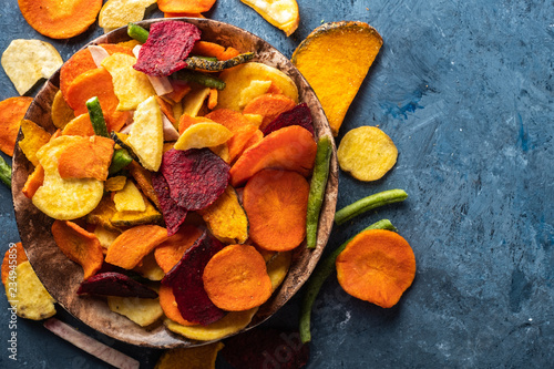 Canvas-taulu Dried vegetables chips from carrot, beet, parsnip and other vegetables on blue backgrounds