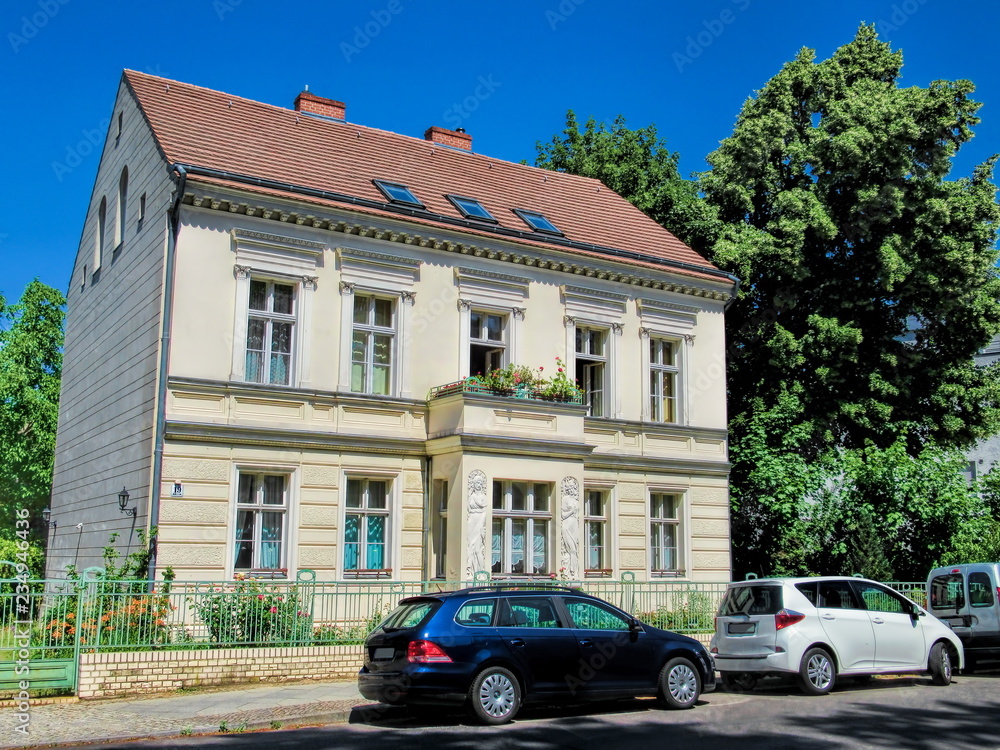 Naklejka premium Berlin, Sanierter Altbau