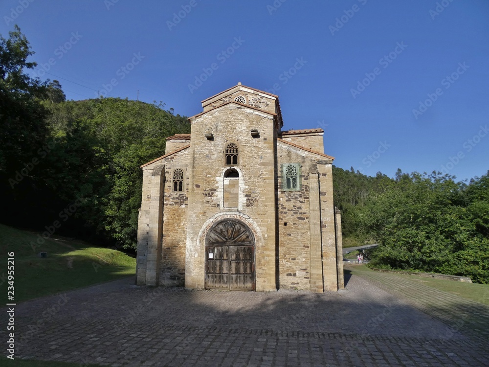 Fotografia do Stock La iglesia prerrománica de San Miguel de Lillo (en