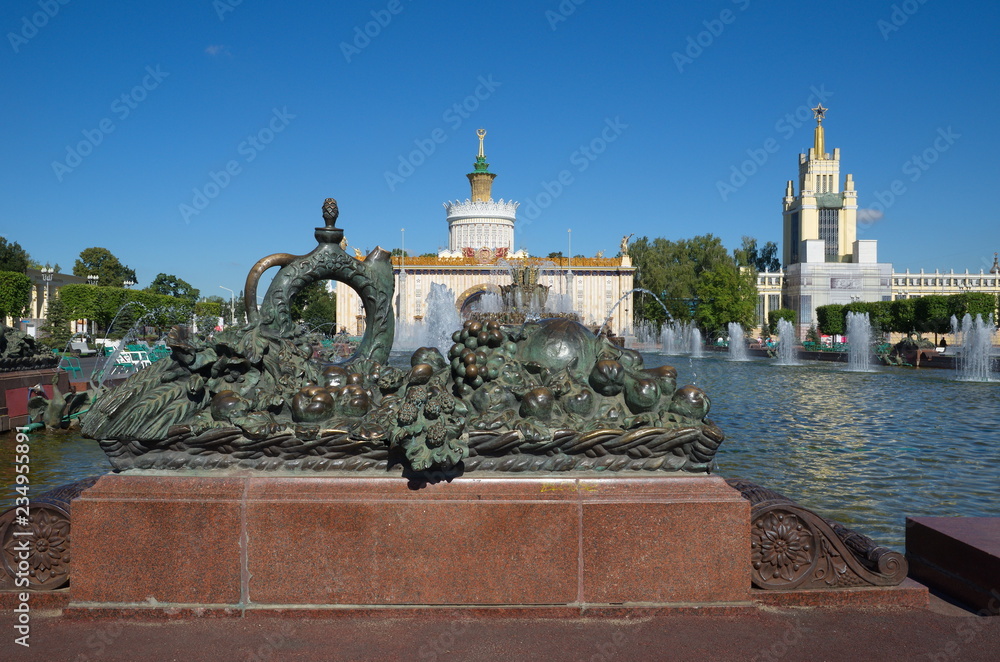 Fototapeta premium Moscow, Russia - August 14, 2018: Sculptural composition of fruit along the perimeter of the fountain pool 