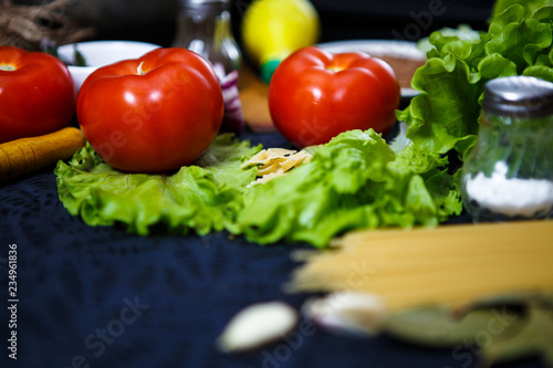 tomatoes with lettuce, garlic and spaghetti