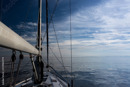 Fototapeta Naklejka Na Ścianę i Meble -  Sailing boat in the ocean