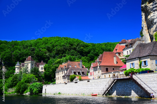 The beautiful medieval village of La Roque Gageac on the Dordogne River in Aquitaine, France © Euskera Photography