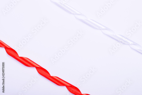 Red and white twirled silk ribbons.