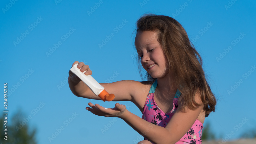 baby on the beach. cream from sunburn. protection from the Sun baby on the beach. cream from sunburn. protection from the Sun