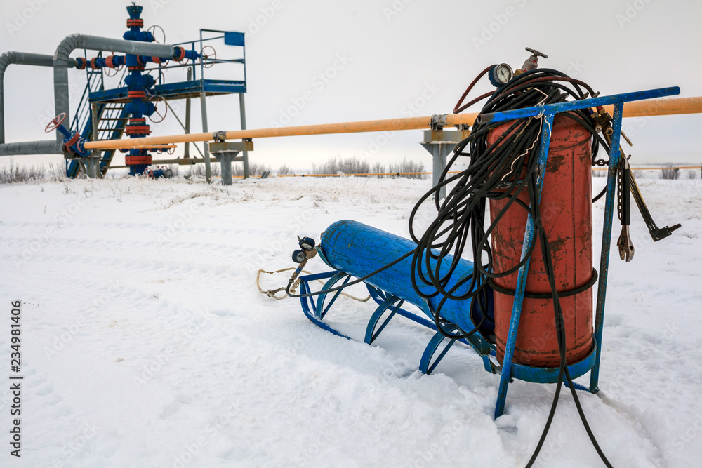 work of electric and gas welder, repair of metal structures