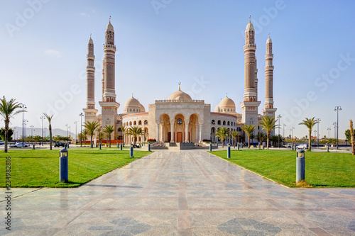 Quadro em tela Al-Saleh mosque in the Sanaa, capital of Yemen