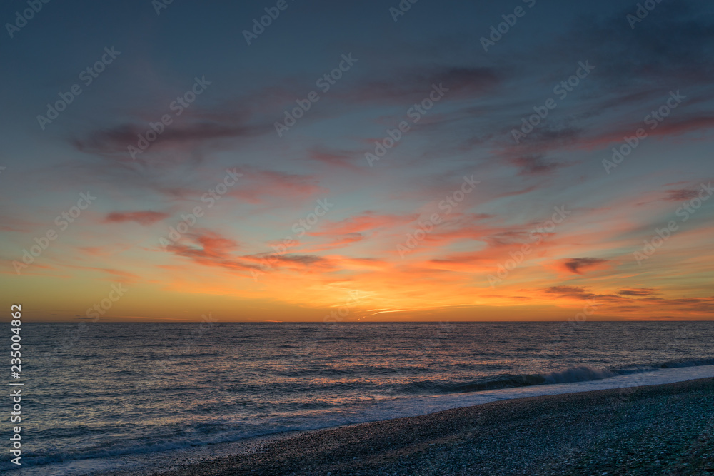Obraz premium Beautiful dramatic sunset against the sea.