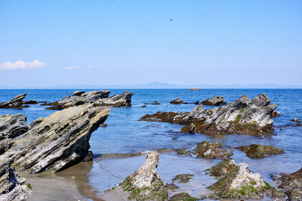 海岸の岩場の風景
