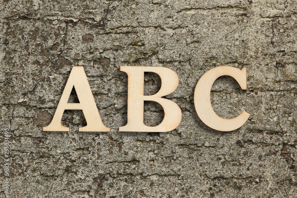 Buchstaben Set ABC an einer Wand 
