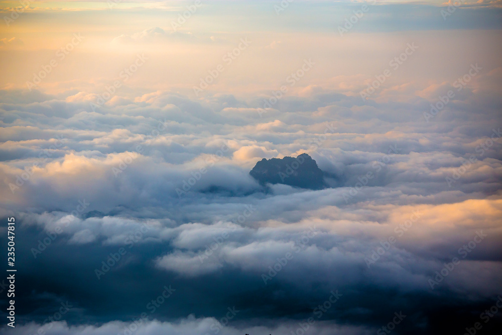 Obraz premium Mountains and fog. Phu Tubberk,Lom Kao District, Phetchabun,Thailand