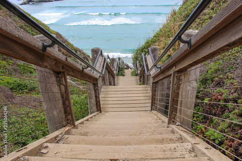 Fototapeta Naklejka Na Ścianę i Meble -  Stairs next to ocean