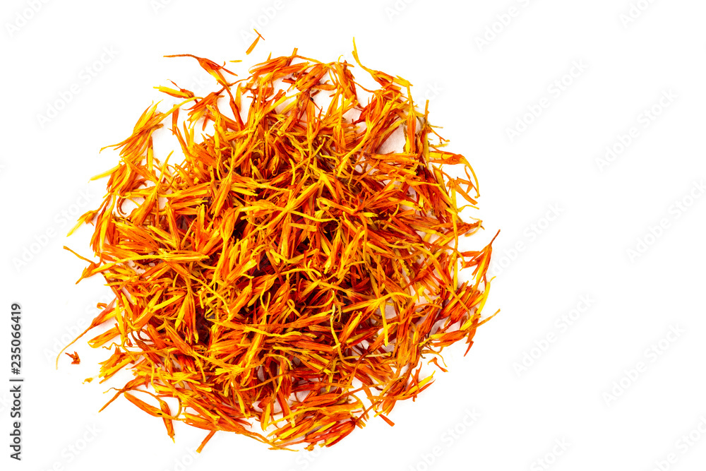 Naklejka premium Dried orange inflorescences of safflower dye lie in the form of a circle. Latin name carthamus tinctorius. Isolated on white background. Copy space.