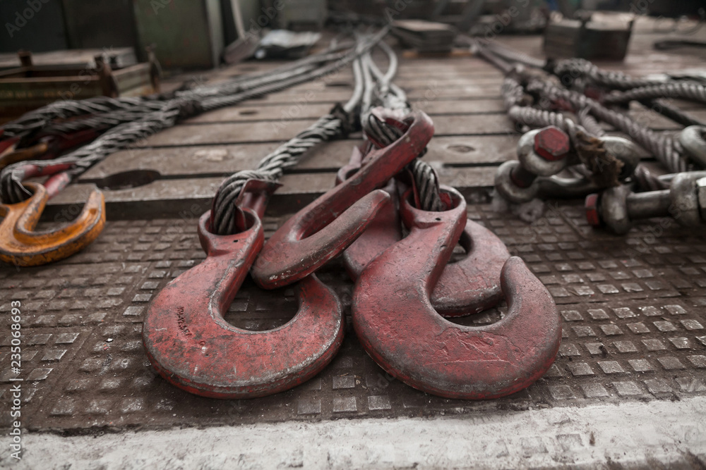 Hoist chains, chain hook wheel alignment, Chain hoists for heavy