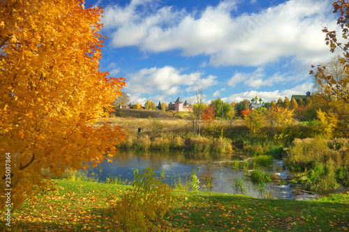 Fototapeta Naklejka Na Ścianę i Meble -  Autumn landscape in Suzdal.