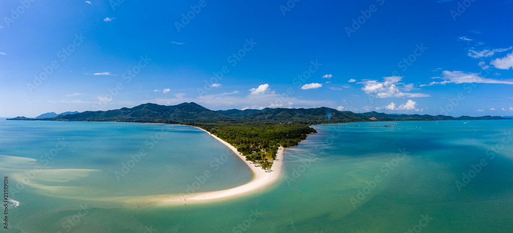 Obraz premium Aerial panoramic view of the beautiful sandy beach of Laem Haad off Koh Yao Yai island, Thailand