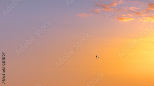 Parapente au coucher de soleil © Pascal Fraboul