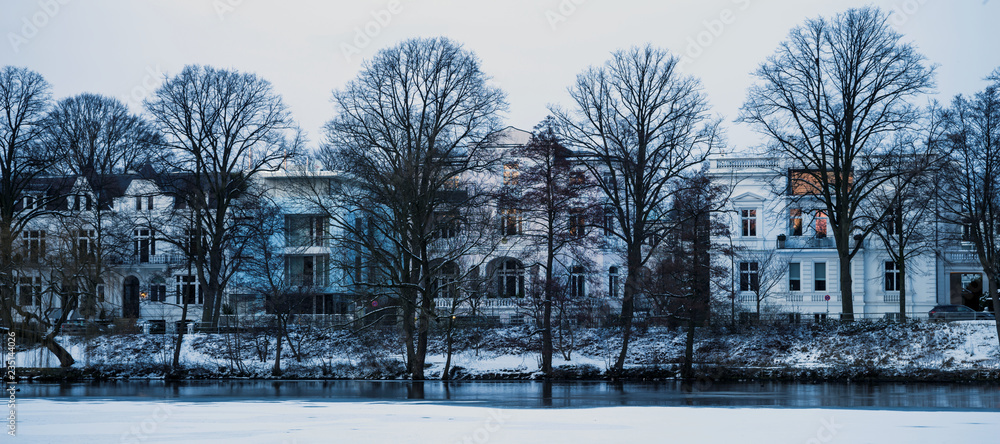 Panorama Leinpfad Hamburg Alster im Winter mit Schnee