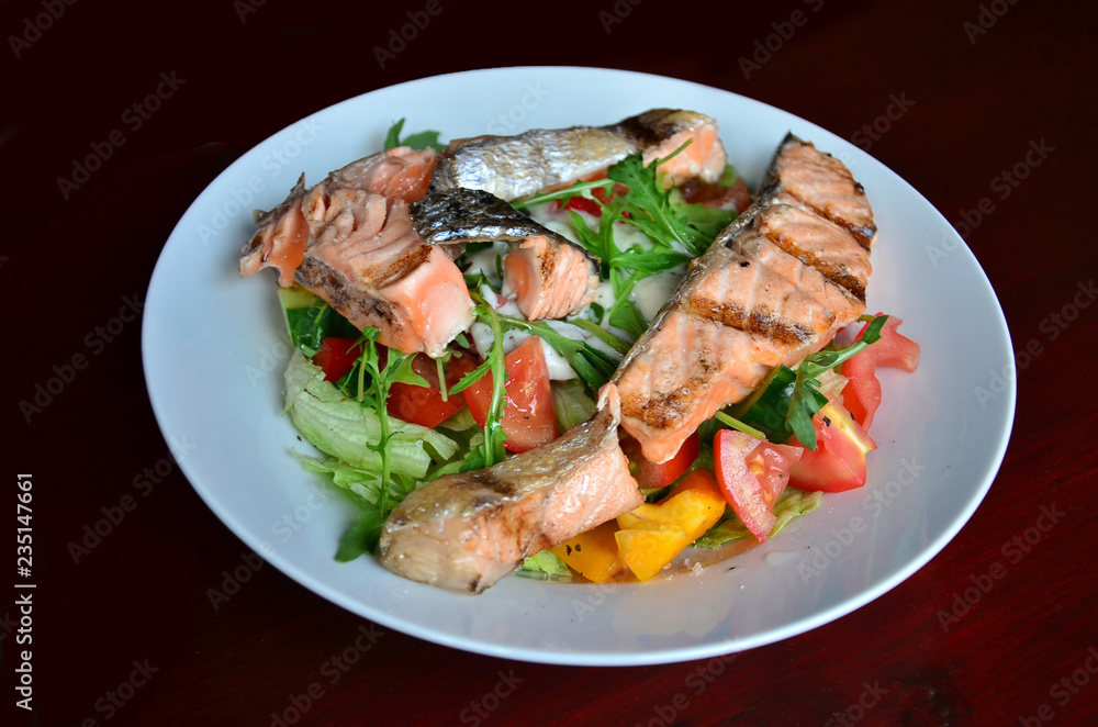 Vegetable salad with salmon