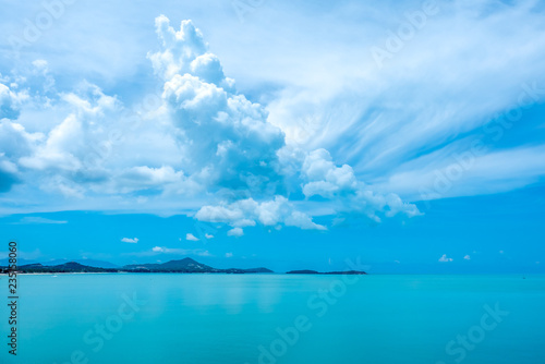 Seascape view under cloudy blue sky © jeafish