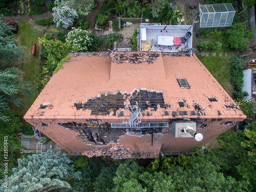 luftbild drohne abgebranntes haus mit sturmschaden feuer feuerwehr photo